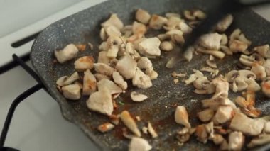 Mantar soba mutfak ile kızartma et