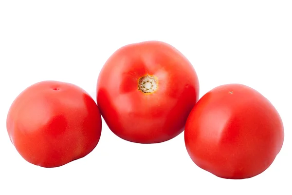 Три помидора изолированы на белом фоне — стоковое фото