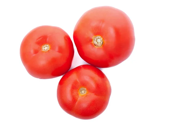 Три свежих помидора на белом фоне — стоковое фото