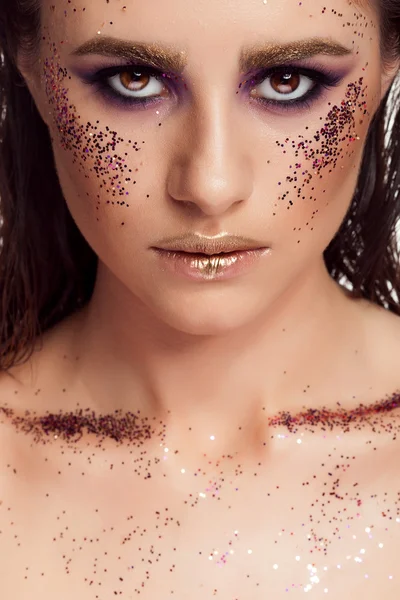 Žena s třpytivým make-upu — Stock fotografie