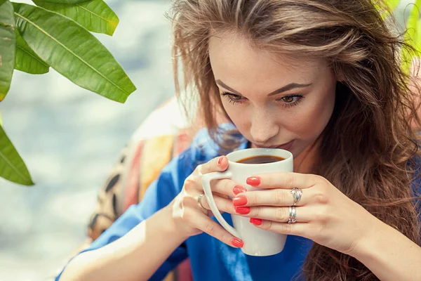 Gorgeous woman drinking coffe in a cafe