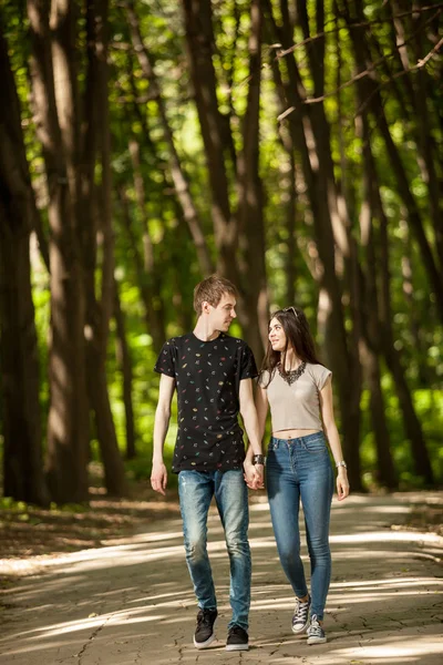 Happy couple in a walk in the park — Stock Photo, Image