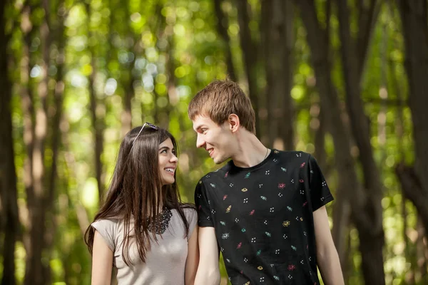 Couple in a walk in the park — Stock Photo, Image