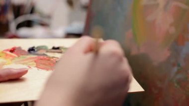 Ressam uygulama üzeri yağlıboya