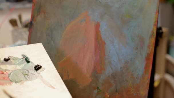 Pintura bonita com cores de óleo em uma lona — Vídeo de Stock