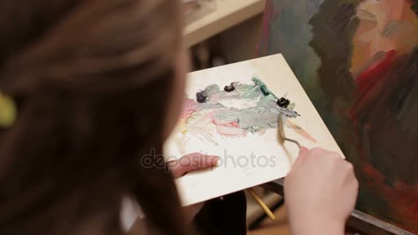 Pintura de artista con óleo sobre un lienzo — Vídeos de Stock