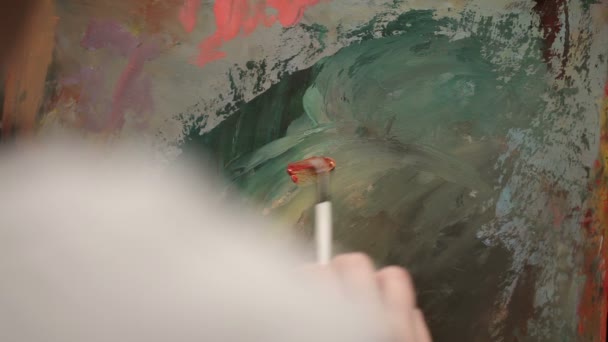 Belle peinture avec des couleurs à l'huile sur toile — Video