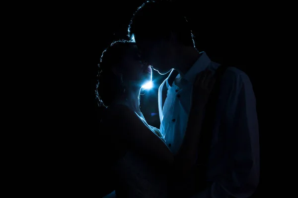 Casal retroiluminado com luz azul — Fotografia de Stock