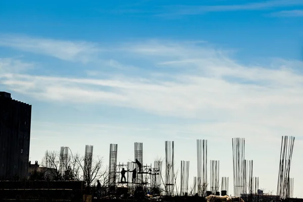 Silhouette of construction workers — Stock Photo, Image