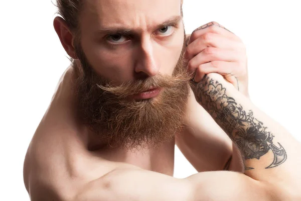 Hipster com barba longa sobre fundo branco — Fotografia de Stock