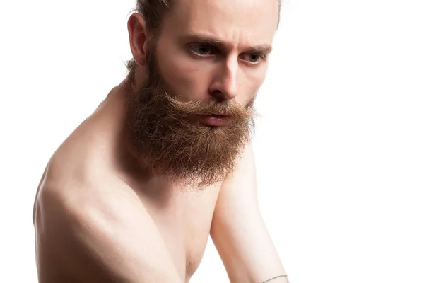 Hipster met lange baard op witte achtergrond — Stockfoto