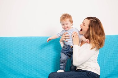 Anne ve çocuk güzeli oğlu eğleniyor toghether zaman