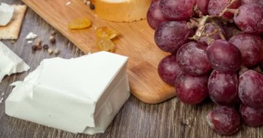 Gurme gıda ahşap arka plan üzerinde