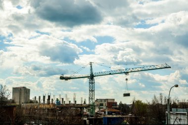 Demir Vinç Sanayi Fabrikası üzerinde