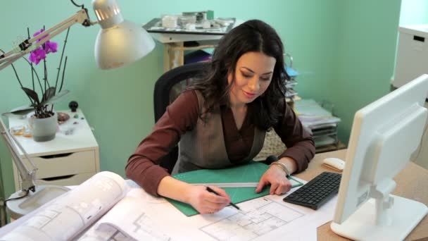 Successful architect woman working on a new project at her desk — Stock Video