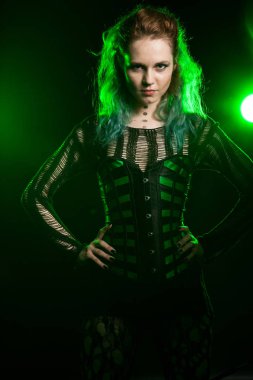 Cosplay model korse studio fotoğraf içinde poz
