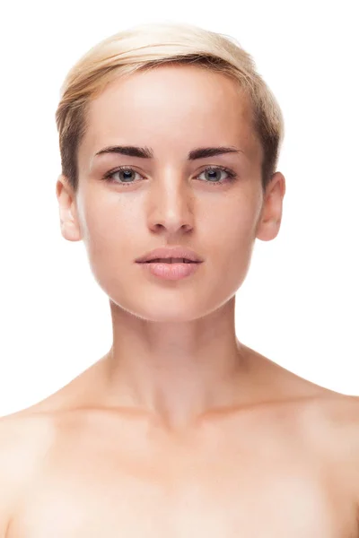 Mujer con maquillaje de luz natural sobre fondo blanco —  Fotos de Stock