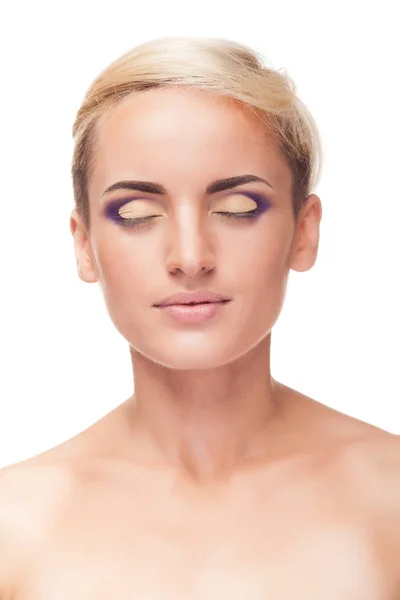 Schöne Frau mit professionellem Make-up — Stockfoto