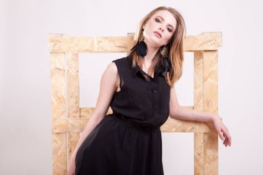 Sarışın model studio fotoğraf moda poz