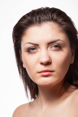 Muhteşem ıslak saç modeliyle Güzellik Portresi