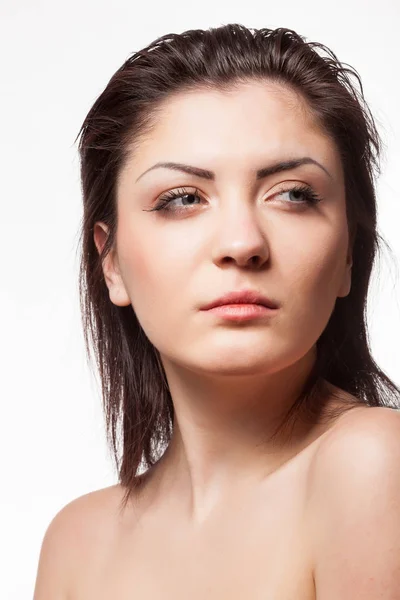 Portrait de femme séduisante dans une lumière de studio sévère — Photo