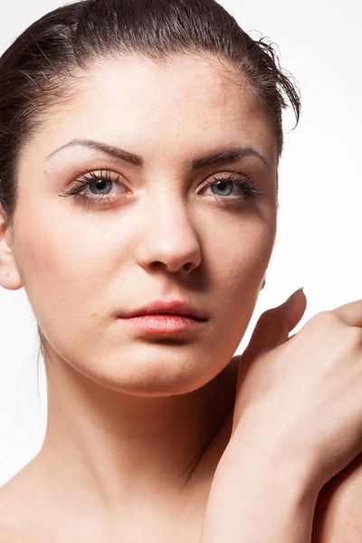 Retrato de mujer hermosa en dura luz de estudio — Foto de Stock