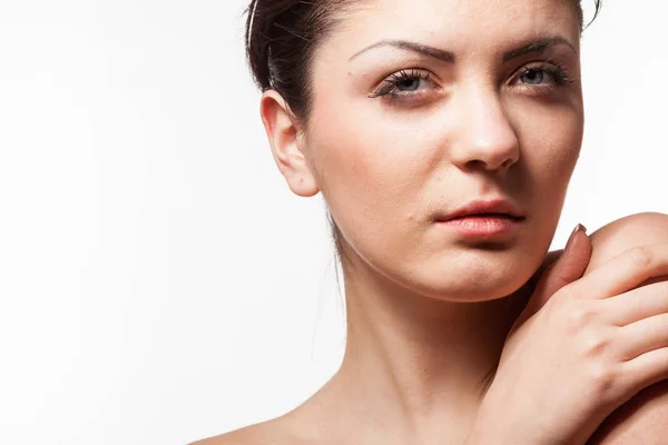 Kvinde med naturlig fyldes op i studie foto - Stock-foto