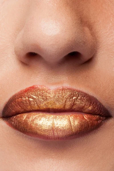 Gros plan des lèvres avec du rouge à lèvres dessus — Photo