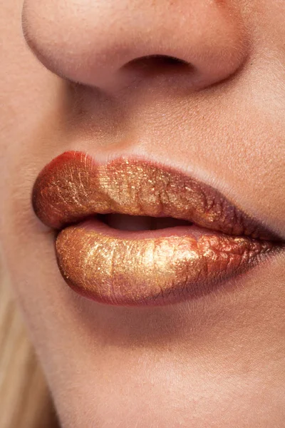 Close up van de lippen met lippenstift op hen — Stockfoto