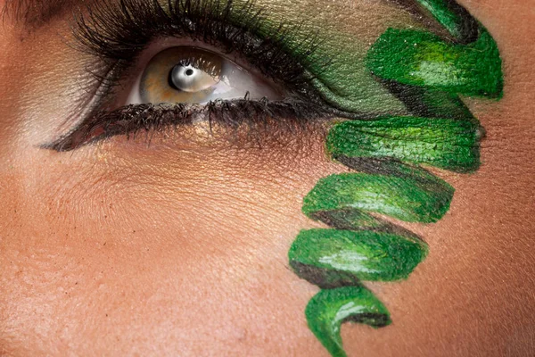 Close up van een oog met artistieke make up — Stockfoto