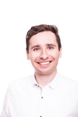 Emin gülümseyen iş adamı formal giyim