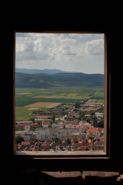 Panorama su una città di montagna nello sping — Foto Stock