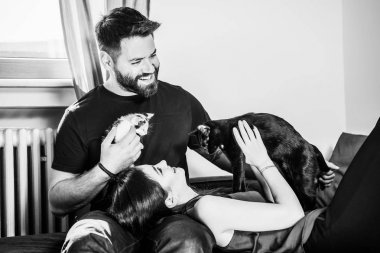 Muhteşem çift ile onların kedi evi