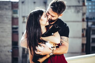 Mutlu çift onların cats tutan Vintage tonned görüntü