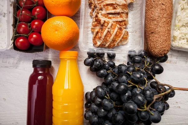 Lunchpaket in verschiedenen Kartons verpackt — Stockfoto