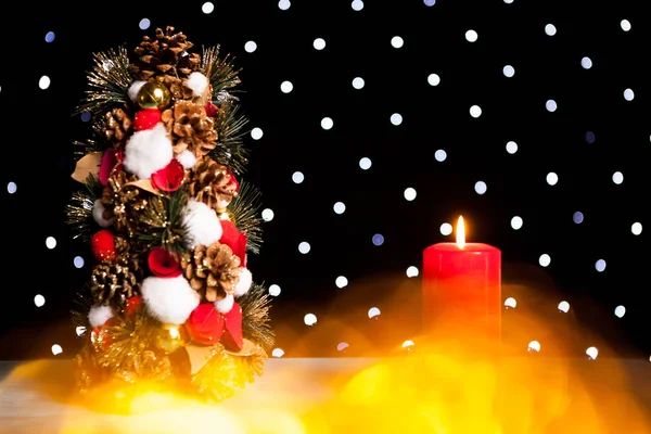 Navidad mini tre en la luz festiva bokeh — Foto de Stock