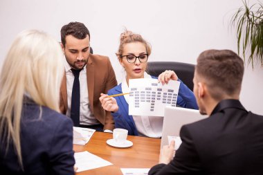 Takım office konuşmaktan iş adamları