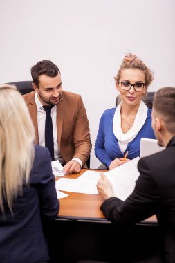 Takım office konuşmaktan iş adamları