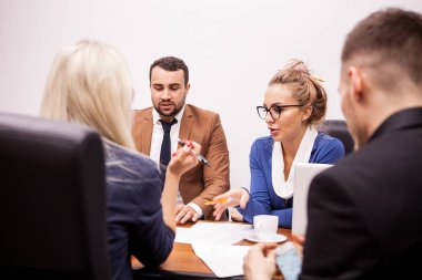 Takım office konuşmaktan iş adamları