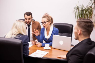 Takım office konuşmaktan iş adamları