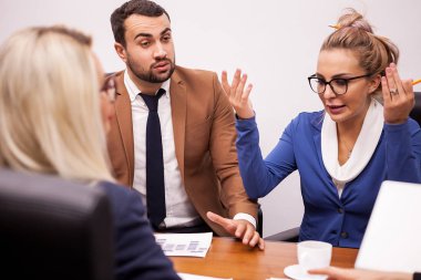 Takım office konuşmaktan iş adamları