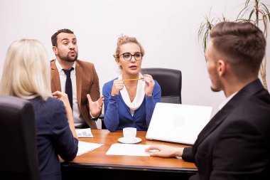 Takım office konuşmaktan iş adamları