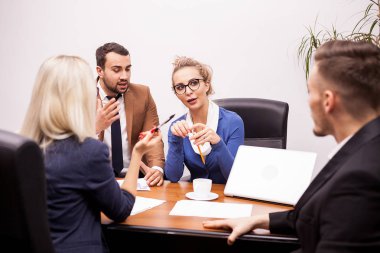 Takım office konuşmaktan iş adamları