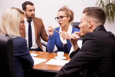 Takım office konuşmaktan iş adamları