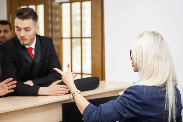 Business lady in the waiting are looking at secretary — Stock Photo, Image