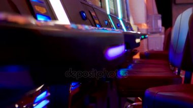 Yetişkin eğlence odasında casino slot makinesi oyunları