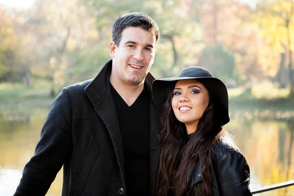 Beautiful gourgeous couple in park — Stock Photo, Image