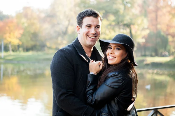 Beautiful gourgeous couple in park — Stock Photo, Image