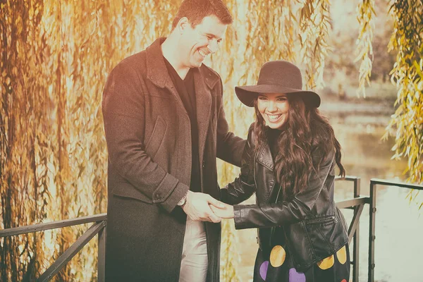 Beautiful gourgeous couple in park — Stock Photo, Image