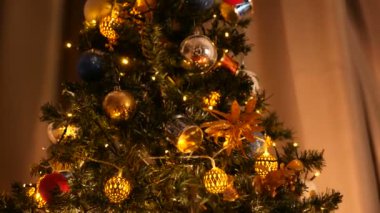 Güzel Noel ağacı çelenk yanıp sönen ile ilgili ayrıntılar